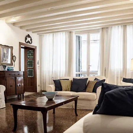 Accademia Terrazza Apartment Venedig