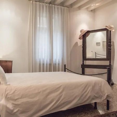 Accademia Terrazza Apartment Venedig