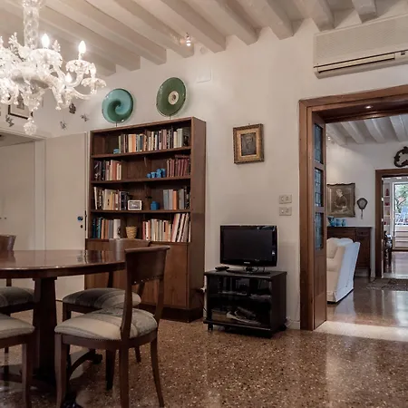 Accademia Terrazza Διαμέρισμα *