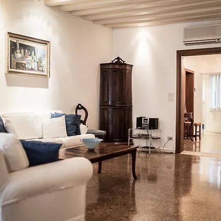 Accademia Terrazza Daire *