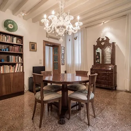 Accademia Terrazza Appartement Venetië