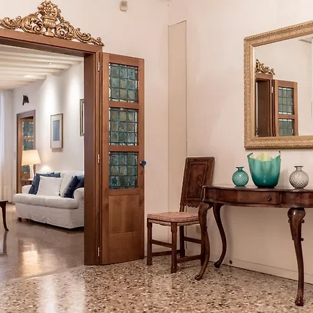 Accademia Terrazza Appartement Venetië