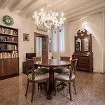 Accademia Terrazza Apartment Venedig